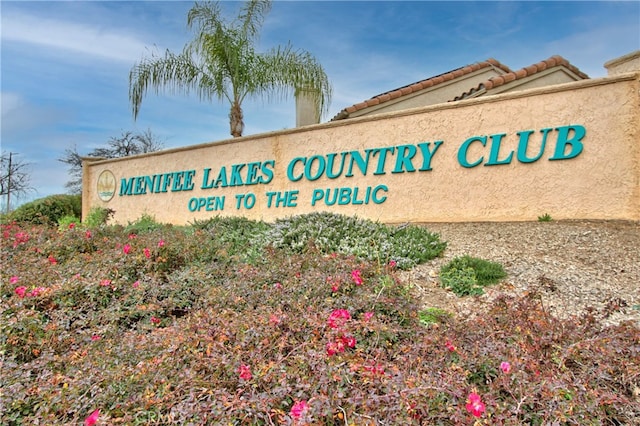 view of community / neighborhood sign