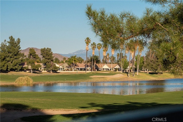 water view with a mountain view