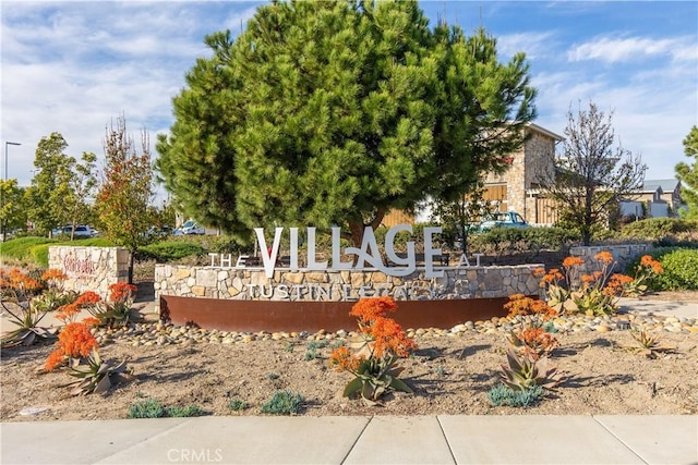 view of community / neighborhood sign