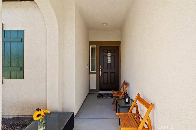 property entrance featuring stucco siding