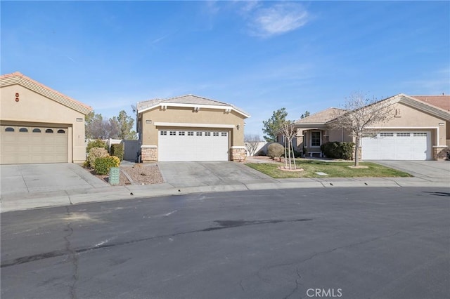 view of front of property with driveway and stucco siding