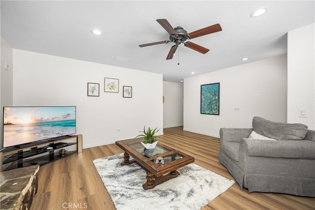 living room featuring recessed lighting, ceiling fan, baseboards, and wood finished floors