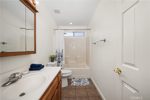 full bath featuring toilet, vanity, baseboards, visible vents, and tile patterned floors