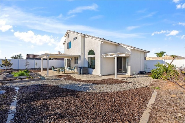 back of house featuring cooling unit, a fenced backyard, stucco siding, a pergola, and a patio area