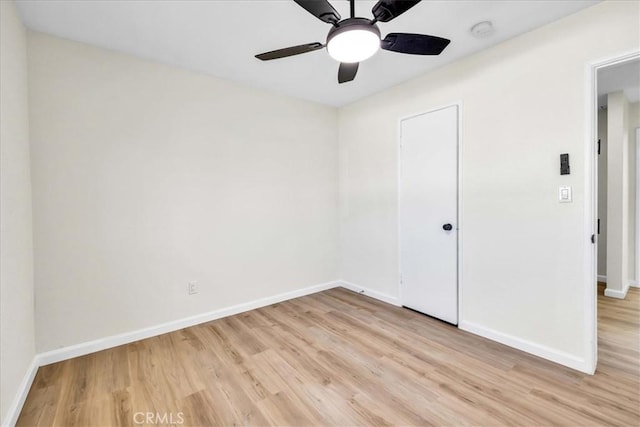 unfurnished bedroom featuring ceiling fan, a closet, light wood-style flooring, and baseboards