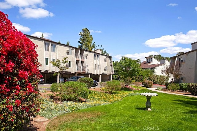 view of property's community featuring a residential view and a yard