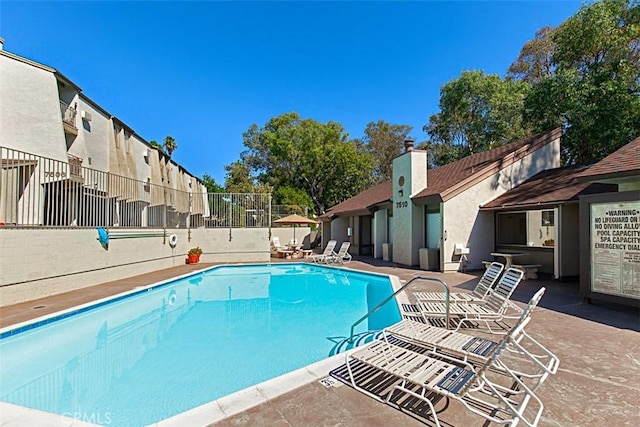 7506 Parkway Dr Unit 104, La Mesa, CA 91942 - community pool featuring a patio and a residential view