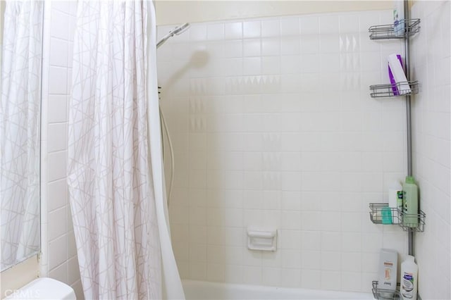 bathroom featuring shower / tub combo