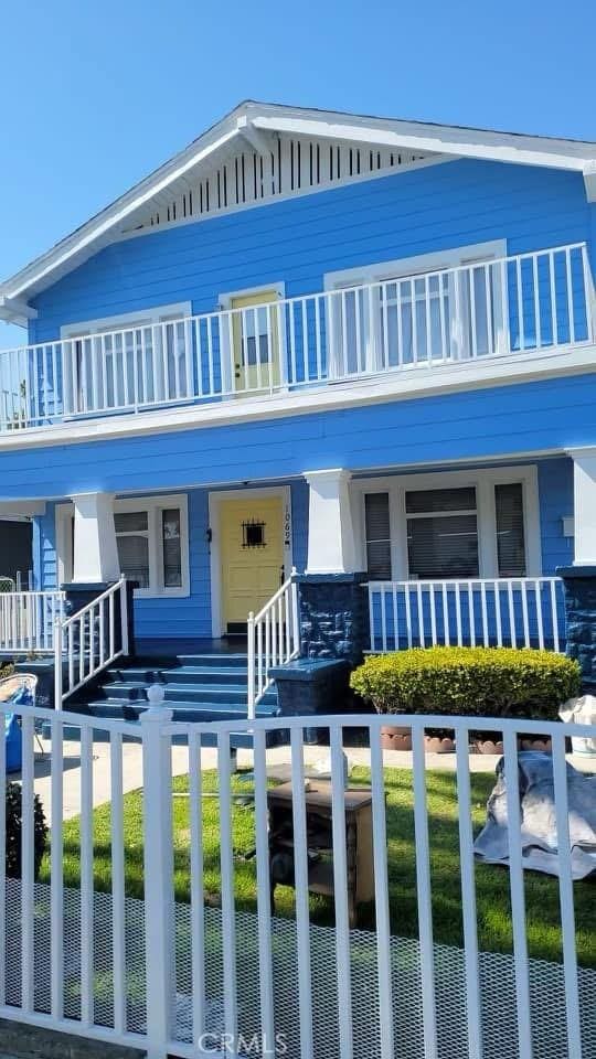 view of front of property with a balcony