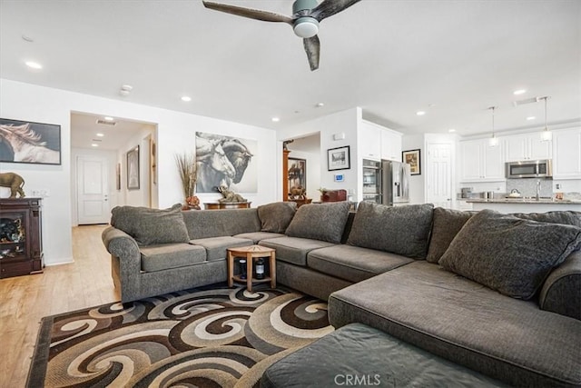 living area with ceiling fan, light wood-type flooring, and recessed lighting