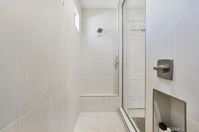 bathroom with a tile shower