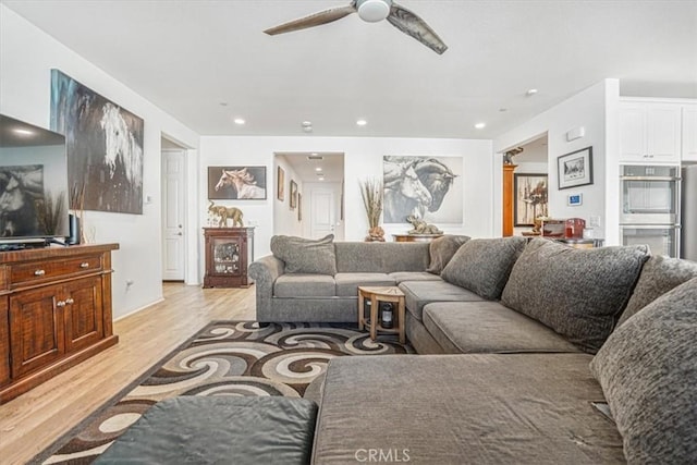 living area with ceiling fan, light wood-type flooring, and recessed lighting