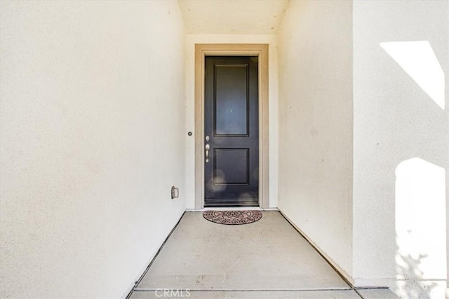 view of exterior entry featuring stucco siding