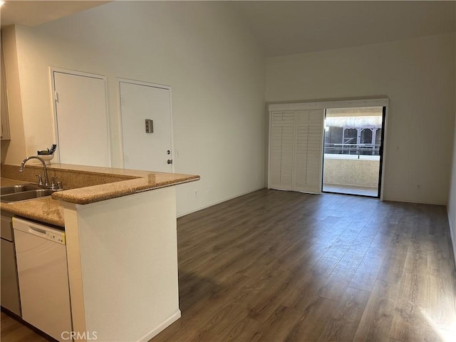 kitchen featuring high vaulted ceiling, dark wood-type flooring, a sink, white cabinetry, and dishwasher