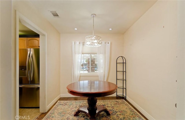 dining room with recessed lighting, visible vents, and baseboards