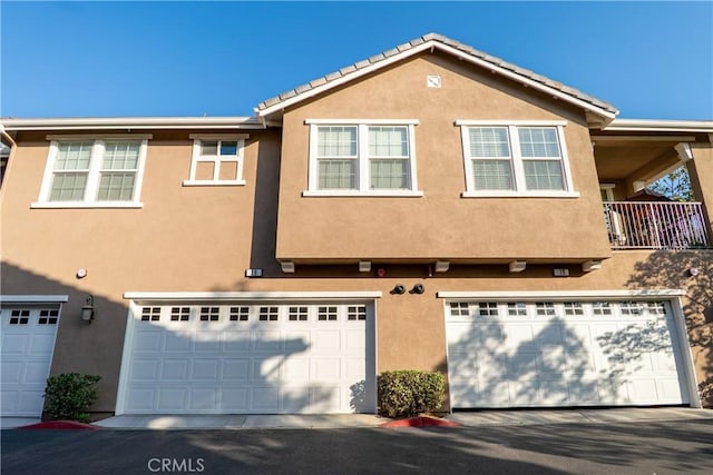 view of front of property featuring an attached garage and stucco siding