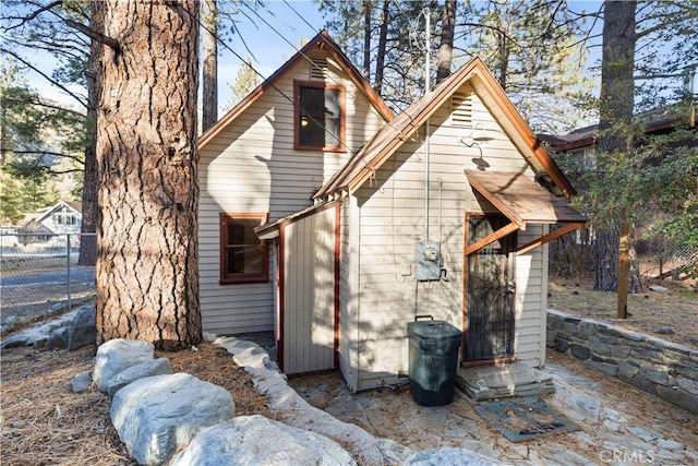 1779 Virginia St, Wrightwood, CA 92397 - view of side of home featuring fence