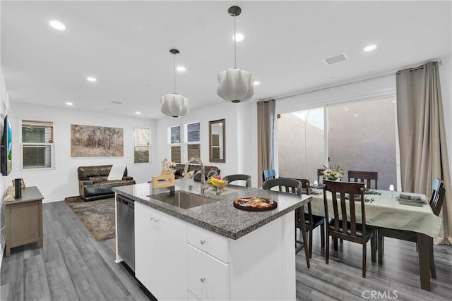 kitchen featuring wood finished floors, a sink, visible vents, white cabinetry, and dishwasher