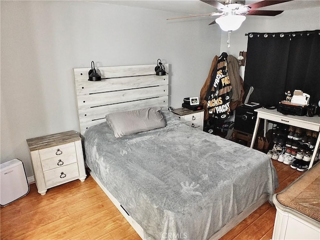 bedroom featuring light wood finished floors and a ceiling fan