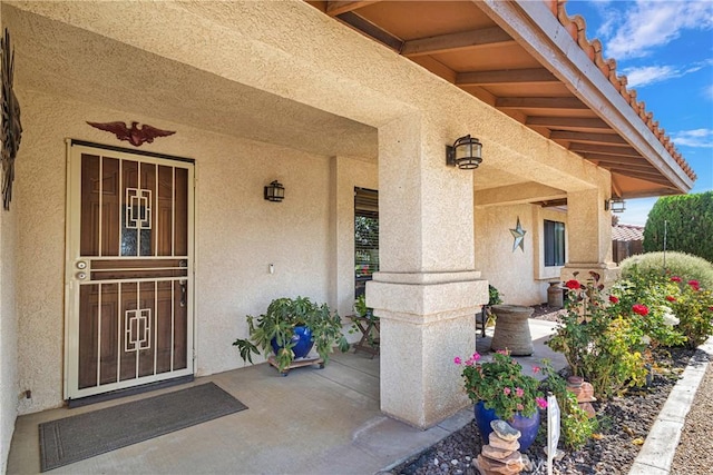 view of exterior entry with stucco siding