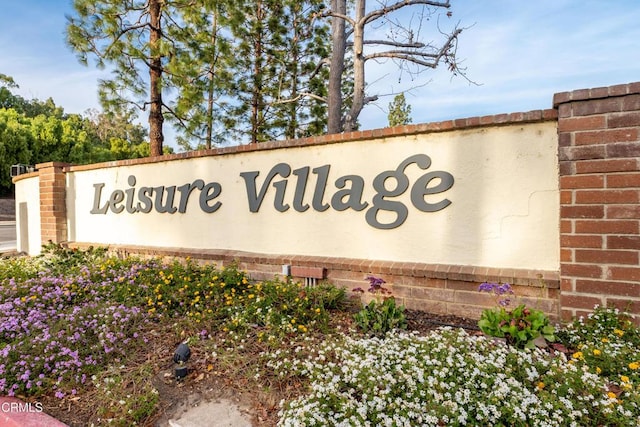 view of community / neighborhood sign