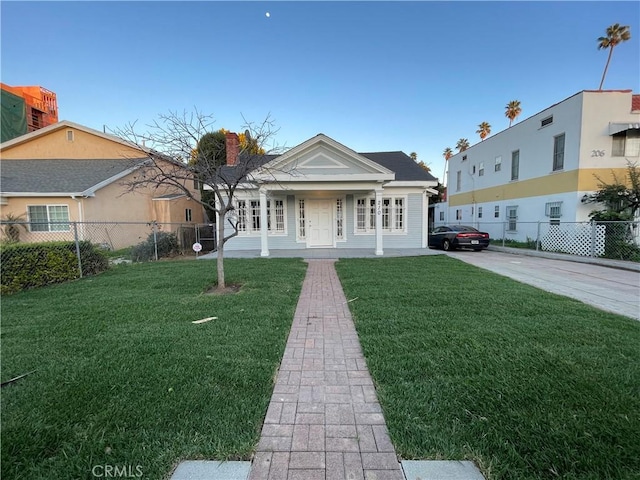 view of front of home featuring a front yard and fence