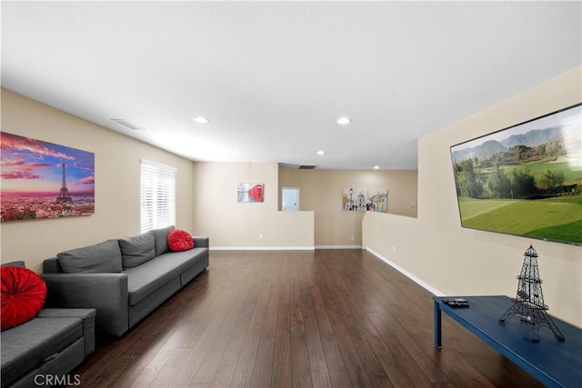 living area featuring dark wood-style floors, baseboards, visible vents, and recessed lighting