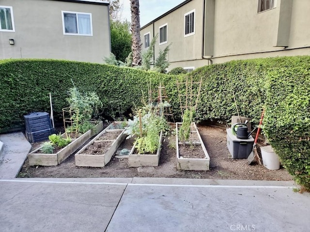 5001 Stoney Creek Rd Unit 356, Culver City, CA 90230 - view of property's community with a garden