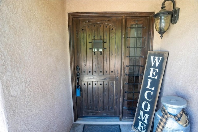 entrance to property with stucco siding