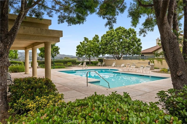 27557 Paseo Tamara, San Juan Capistrano, CA 92675 - community pool with a patio and fence