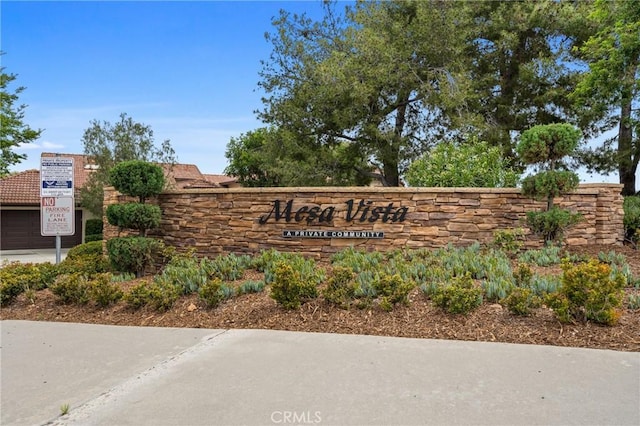 view of community / neighborhood sign