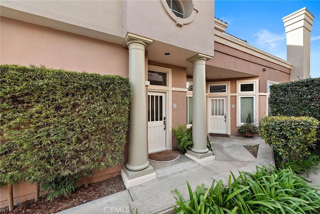 property entrance with stucco siding