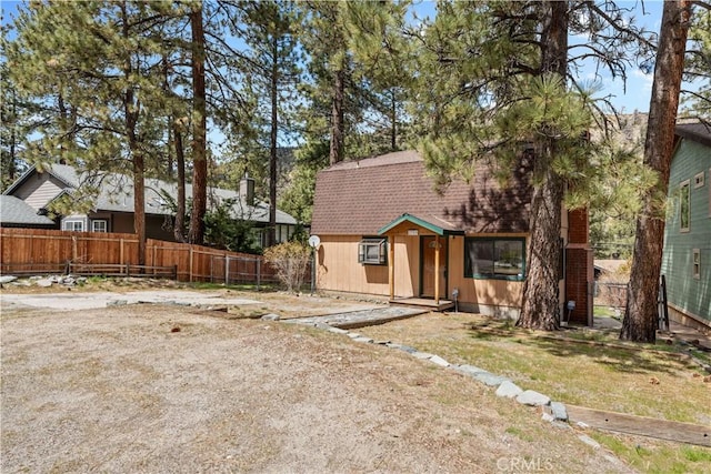 5768 Heath Creek Dr, Wrightwood, CA 92397 - view of front facade with a shingled roof and fence