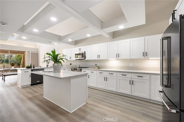 232 Kavenish Dr W, Rancho Mirage, CA 92270 - kitchen featuring a peninsula, light wood-style flooring, stainless steel appliances, and recessed lighting