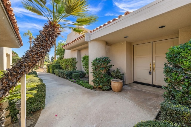 232 Kavenish Dr W, Rancho Mirage, CA 92270 - entrance to property featuring stucco siding and a tiled roof