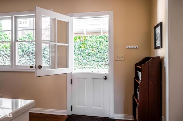 entryway featuring baseboards