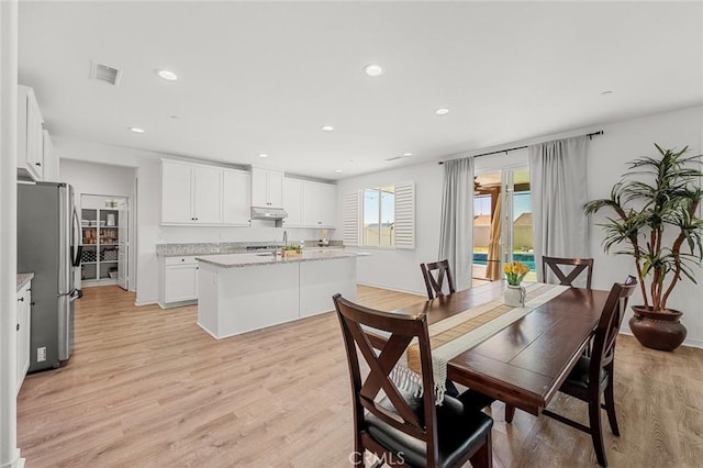 dining room featuring baseboards, recessed lighting, visible vents, and light wood-style floors