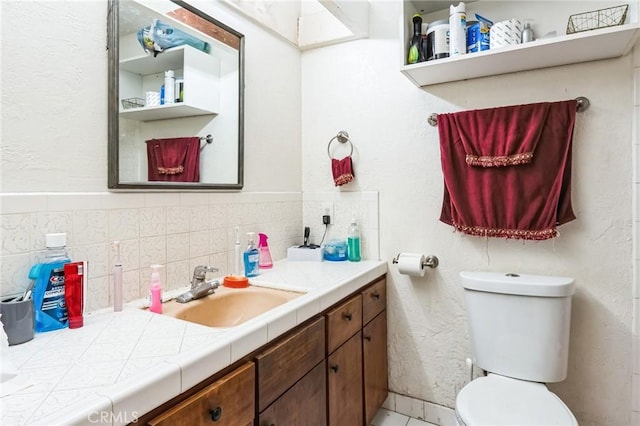 607 S Indian Hill Blvd Unit A, Claremont, CA 91711 - bathroom with vanity and toilet