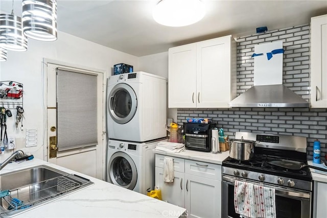 607 S Indian Hill Blvd Unit A, Claremont, CA 91711 - washroom featuring stacked washer and clothes dryer