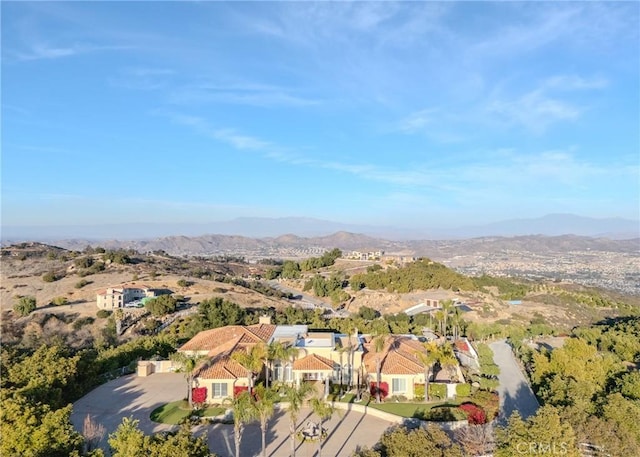 bird's eye view featuring a residential view and a mountain view