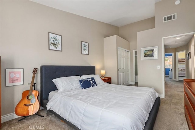 bedroom featuring carpet floors, baseboards, visible vents, and a closet