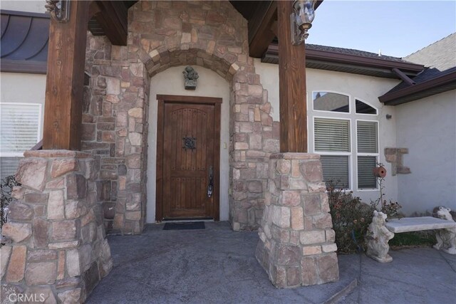 25841 Remington Ct, Tehachapi, CA 93561 - entrance to property with stone siding and stucco siding