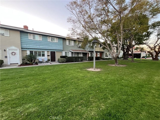 view of yard with a patio