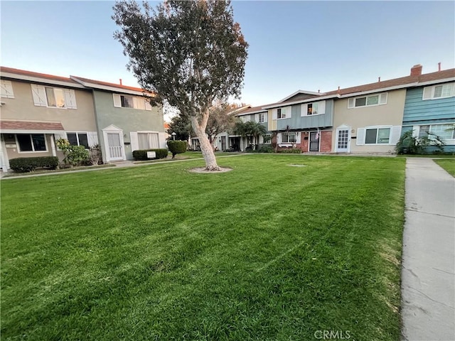 view of yard featuring a residential view