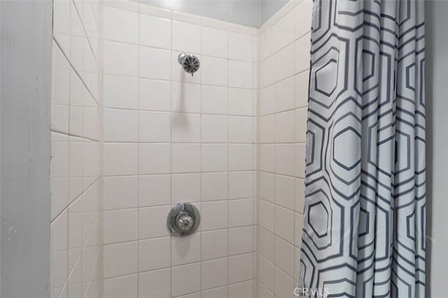 bathroom with a tile shower