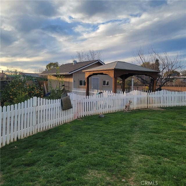 view of front of house featuring a front lawn and a fenced front yard