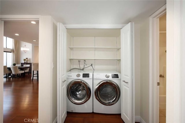 clothes washing area featuring dark wood finished floors, recessed lighting, an inviting chandelier, laundry area, and independent washer and dryer