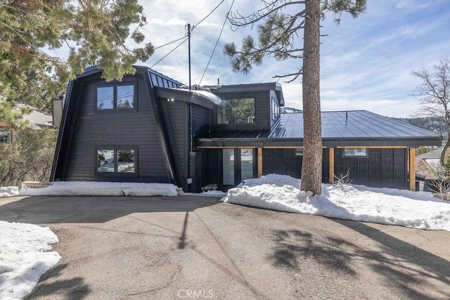 view of front of home featuring metal roof