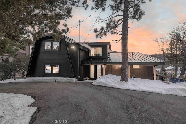 view of front facade with metal roof and a standing seam roof