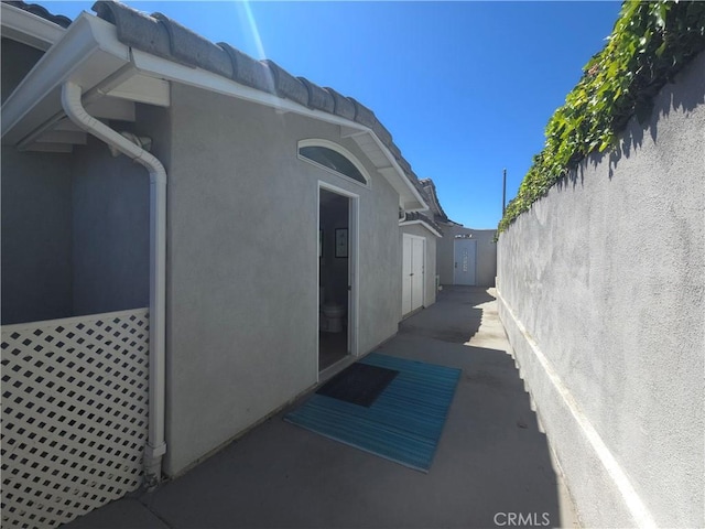 5726 Sunmist Dr, Rancho Palos Verdes, CA 90275 - view of side of property with stucco siding